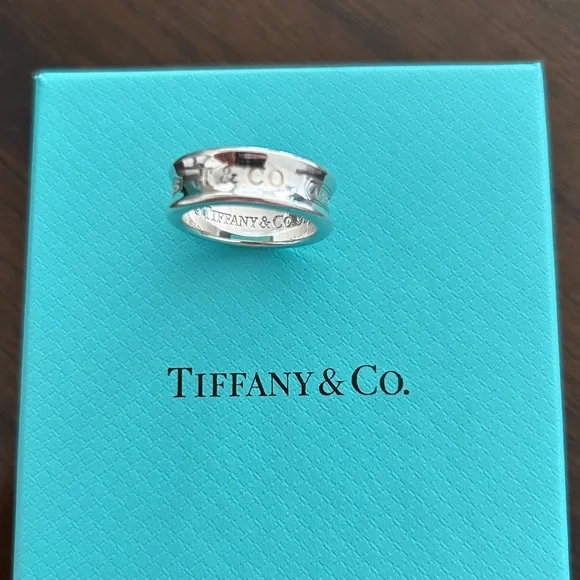 Poshmark shop tiffany ring